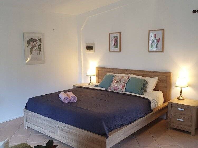 ホテル Clandulla Cottages & Farmstay