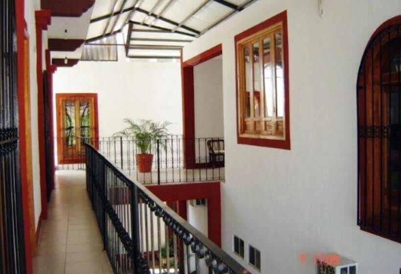 فندق De Santiago