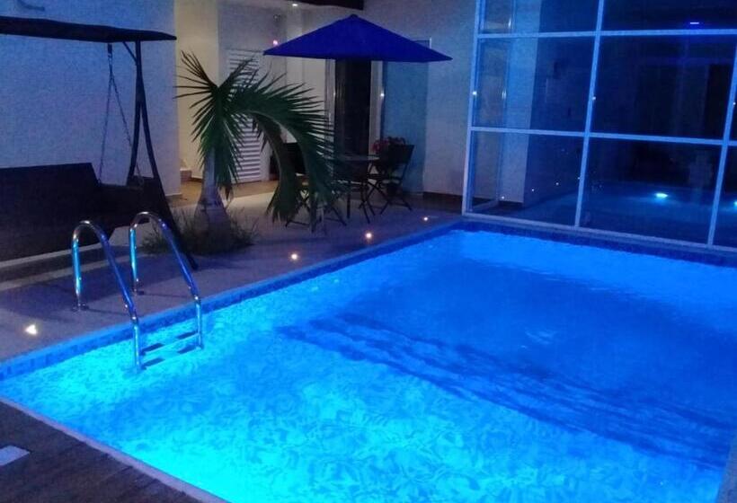 Отель Empresarial