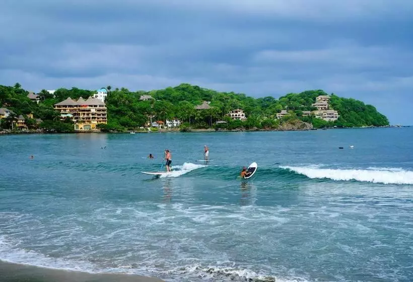 ホテル Junto Al Rio Bungalows & Suites
