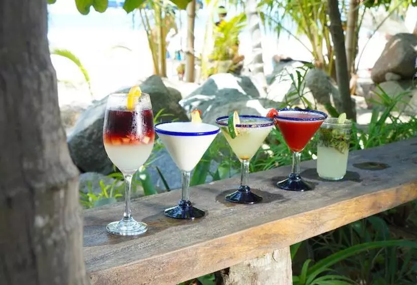 ホテル Junto Al Rio Bungalows & Suites