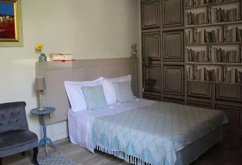 هتل Une Chambre En Ville