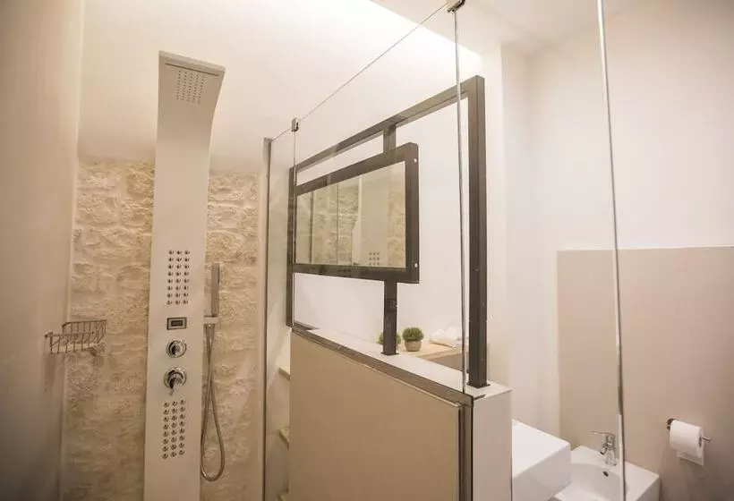 Hotelli Albergo Diffuso Dimora Rossi Suite B&b