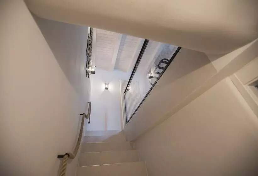 Hotelli Albergo Diffuso Dimora Rossi Suite B&b