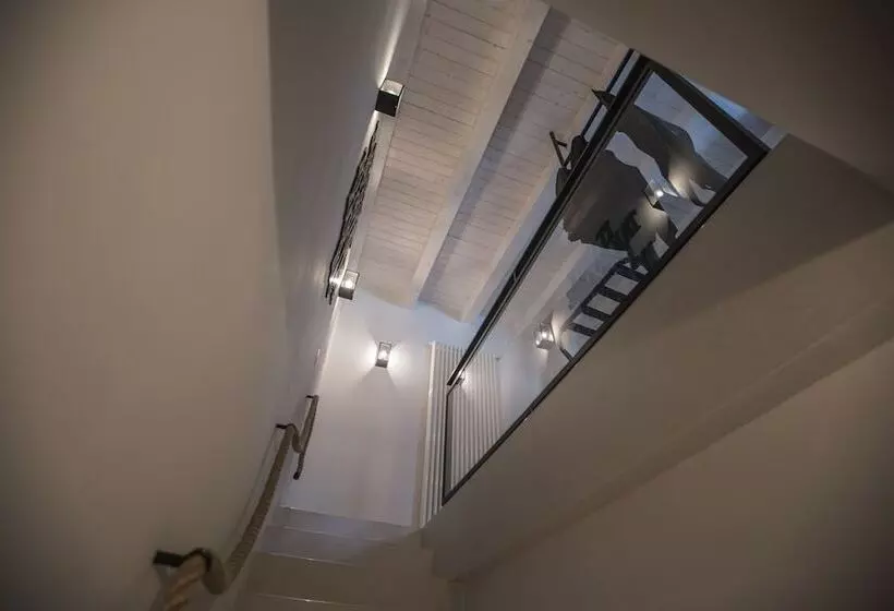 Hotelli Albergo Diffuso Dimora Rossi Suite B&b