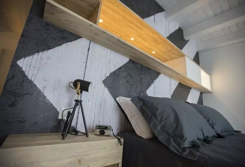 Hotelli Albergo Diffuso Dimora Rossi Suite B&b