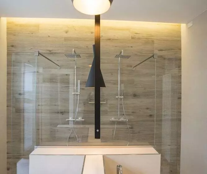 Hotelli Albergo Diffuso Dimora Rossi Suite B&b