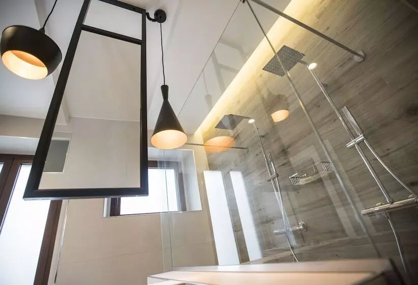 Hotelli Albergo Diffuso Dimora Rossi Suite B&b