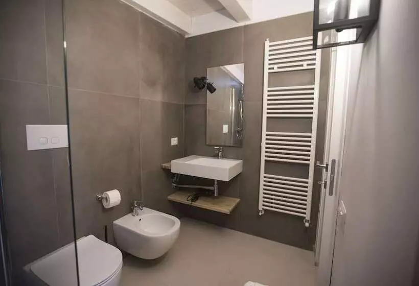 Hotelli Albergo Diffuso Dimora Rossi Suite B&b