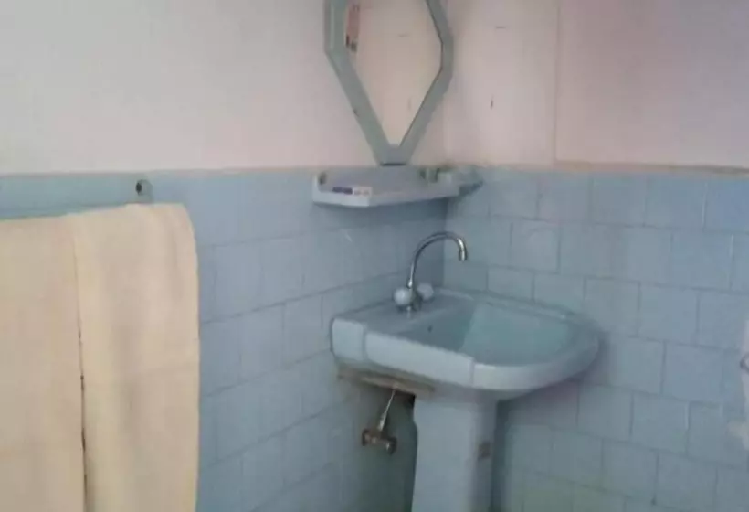 هتل Foreigner Tourist Inn