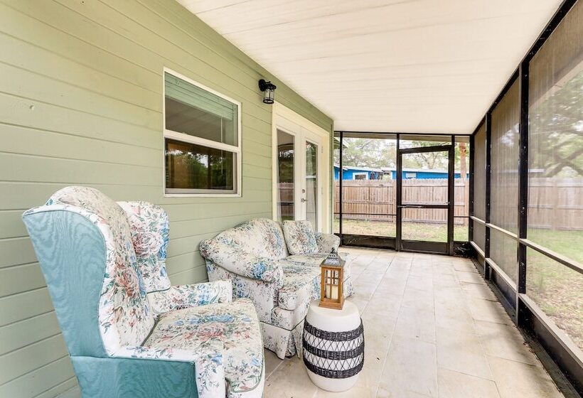 Idyllic Sarasota Home W/ Yard: 2 Mi To Beach!