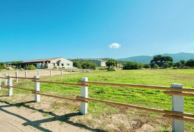 Резиденция Loft With Common Swimming Pool In Badesi