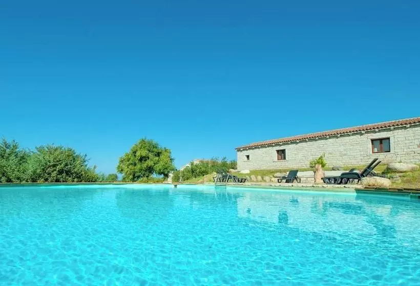 レジデンス Loft With Common Swimming Pool In Badesi