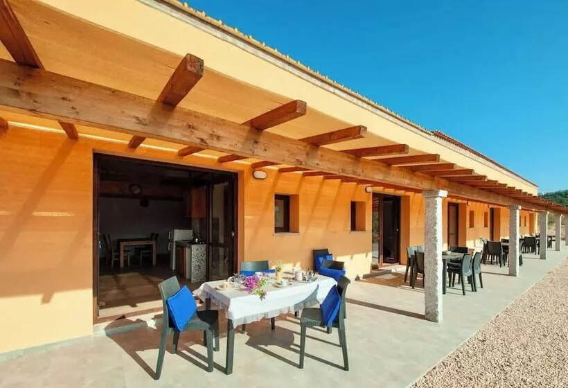 レジデンス Loft With Common Swimming Pool In Badesi