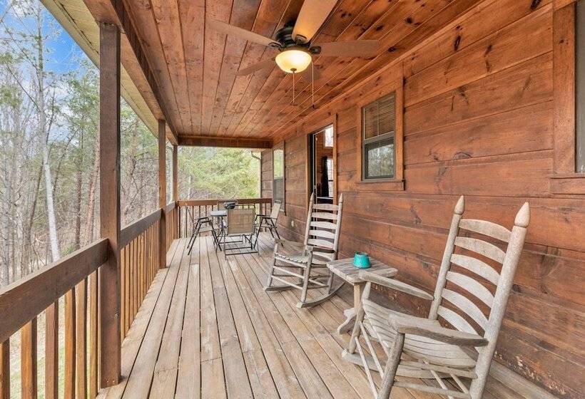 Cabin In The Woods W/ Hot Tub & Games!