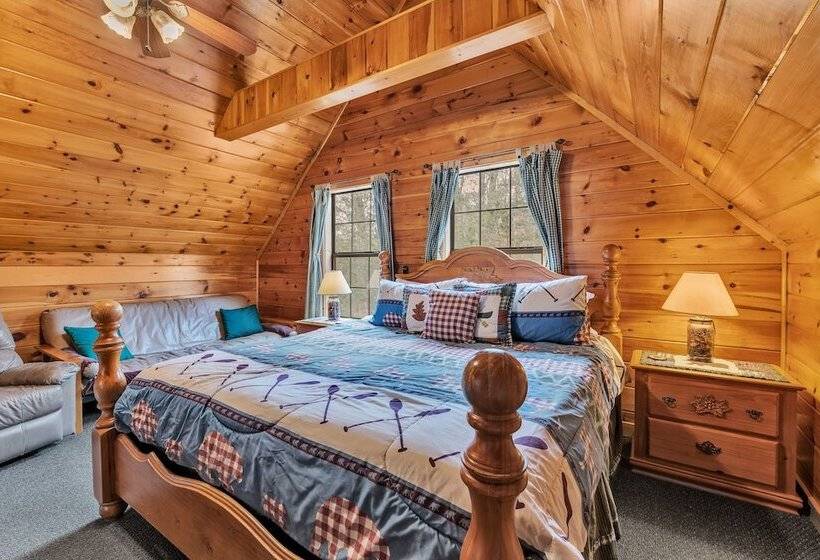 Cabin In The Woods W/ Hot Tub & Games!