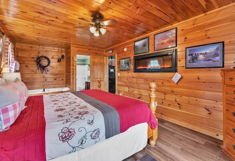 Cabin In The Woods W/ Hot Tub & Games!