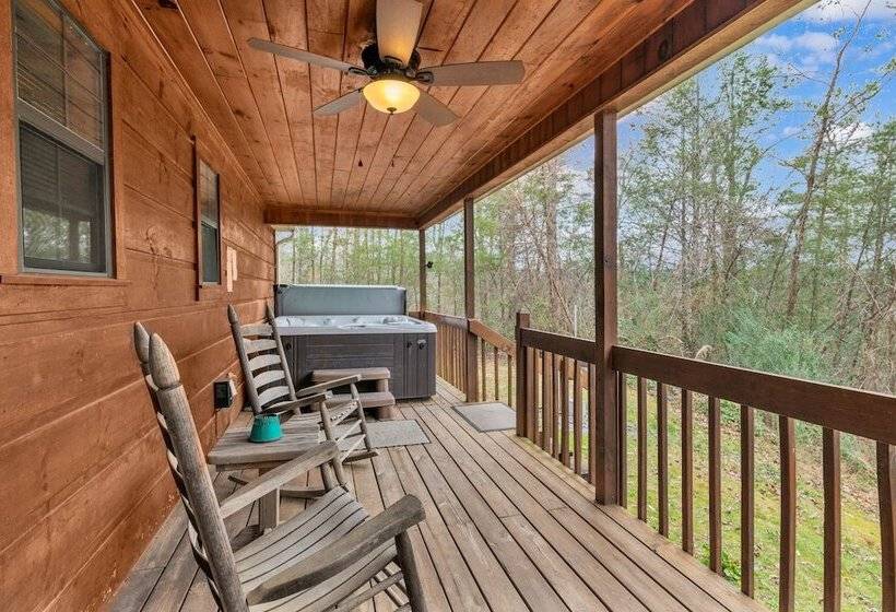Cabin In The Woods W/ Hot Tub & Games!