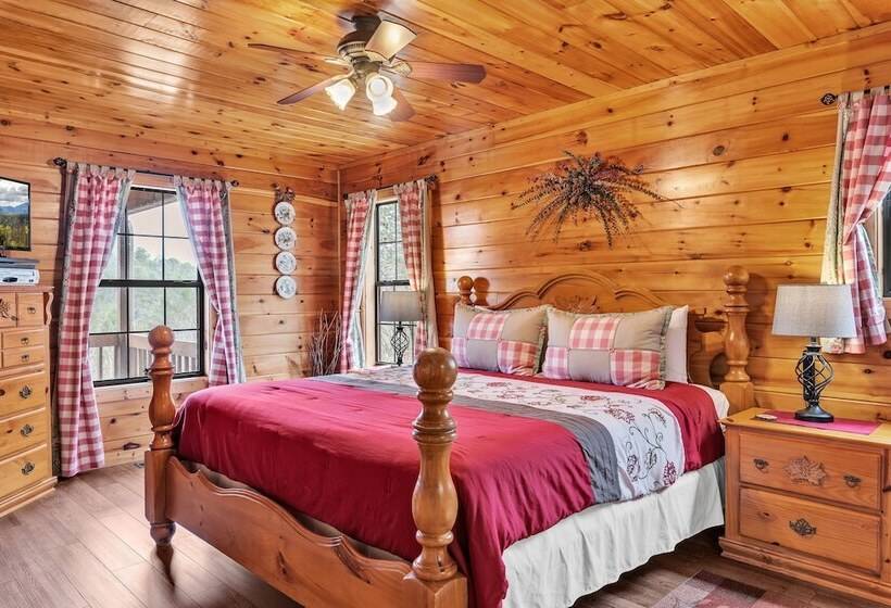 Cabin In The Woods W/ Hot Tub & Games!