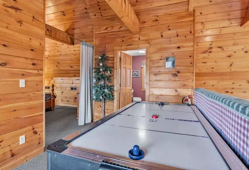 Cabin In The Woods W/ Hot Tub & Games!