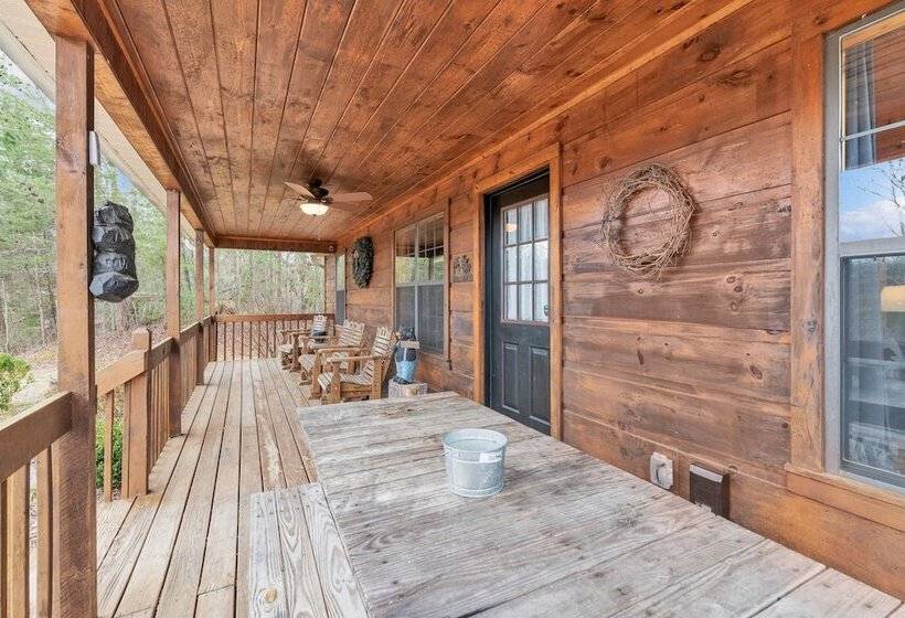 Cabin In The Woods W/ Hot Tub & Games!