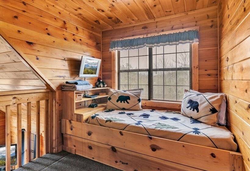 Cabin In The Woods W/ Hot Tub & Games!