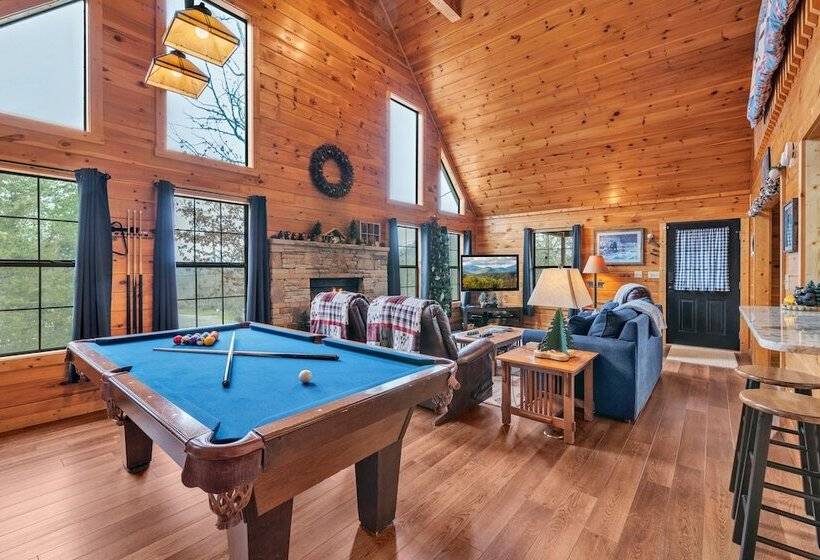 Cabin In The Woods W/ Hot Tub & Games!