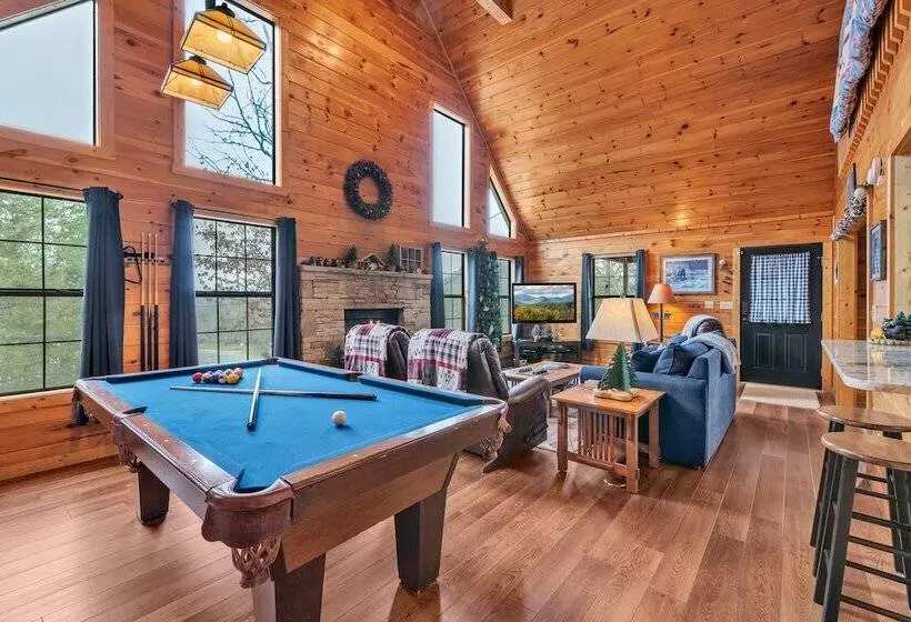 Cabin In The Woods W/ Hot Tub & Games!