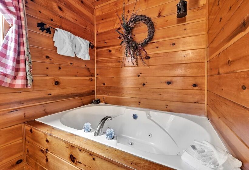 Cabin In The Woods W/ Hot Tub & Games!