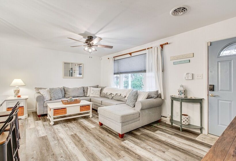 Cape May Home W/ Deck ~ 2 Mi To Beach!