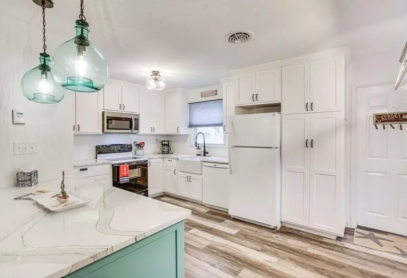 Cape May Home W/ Deck ~ 2 Mi To Beach!