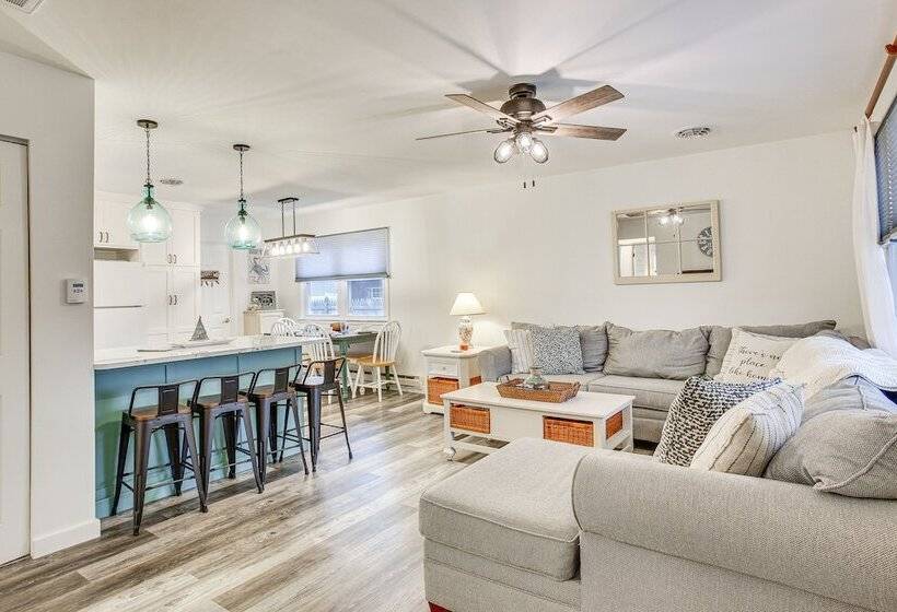 Cape May Home W/ Deck ~ 2 Mi To Beach!