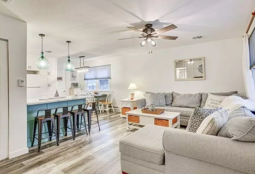 Cape May Home W/ Deck ~ 2 Mi To Beach!