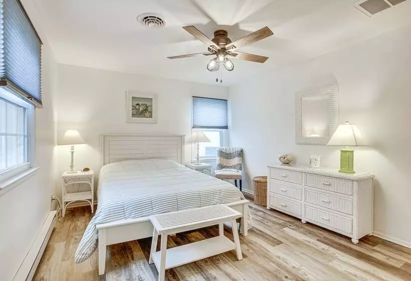 Cape May Home W/ Deck ~ 2 Mi To Beach!