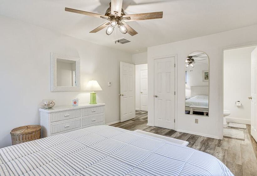 Cape May Home W/ Deck ~ 2 Mi To Beach!