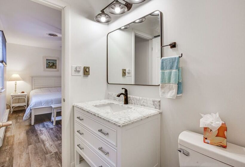 Cape May Home W/ Deck ~ 2 Mi To Beach!