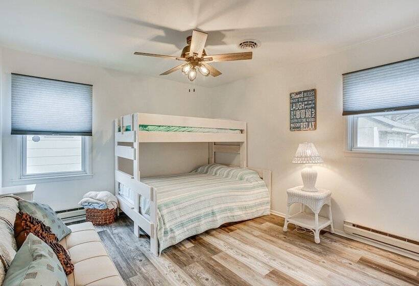 Cape May Home W/ Deck ~ 2 Mi To Beach!