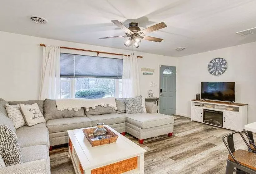 Cape May Home W/ Deck ~ 2 Mi To Beach!