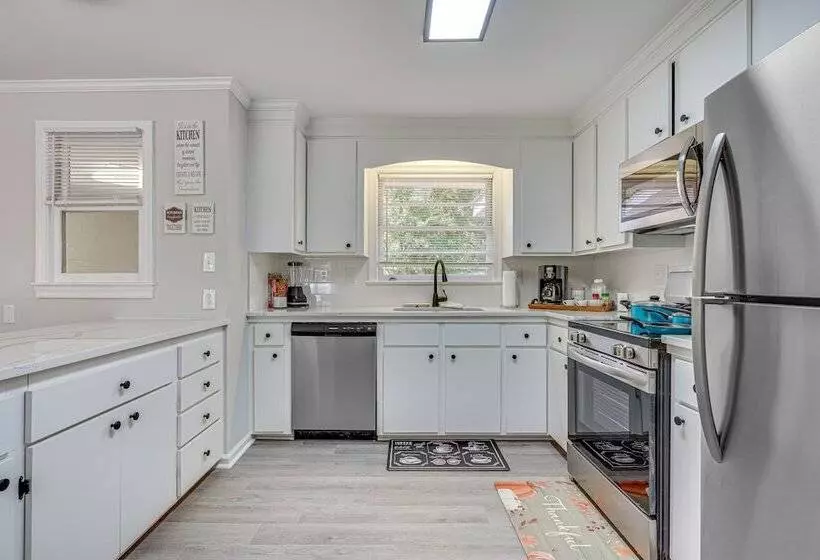 Charming Hanahan Home: 10 Mi To Charleston!