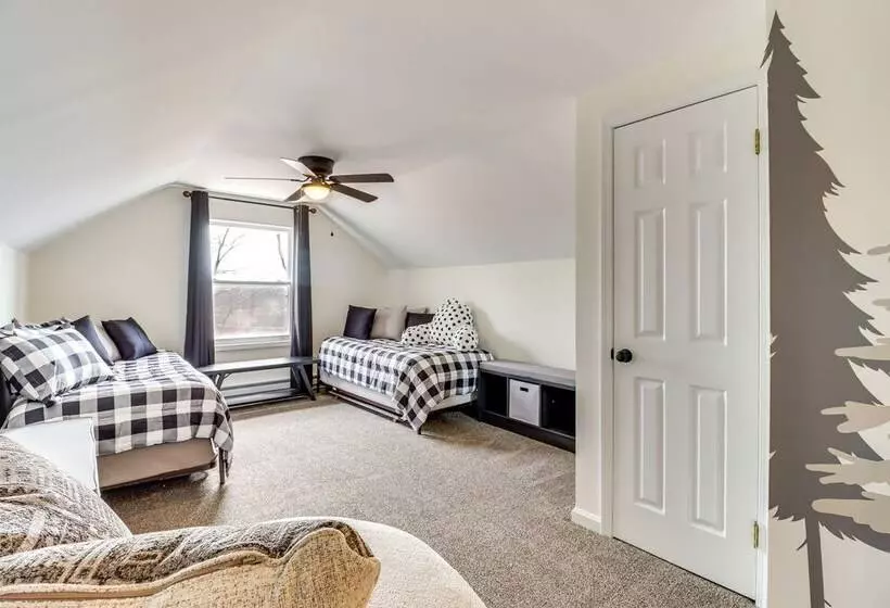 Family Friendly Albrightsville Cabin: Deck & Views
