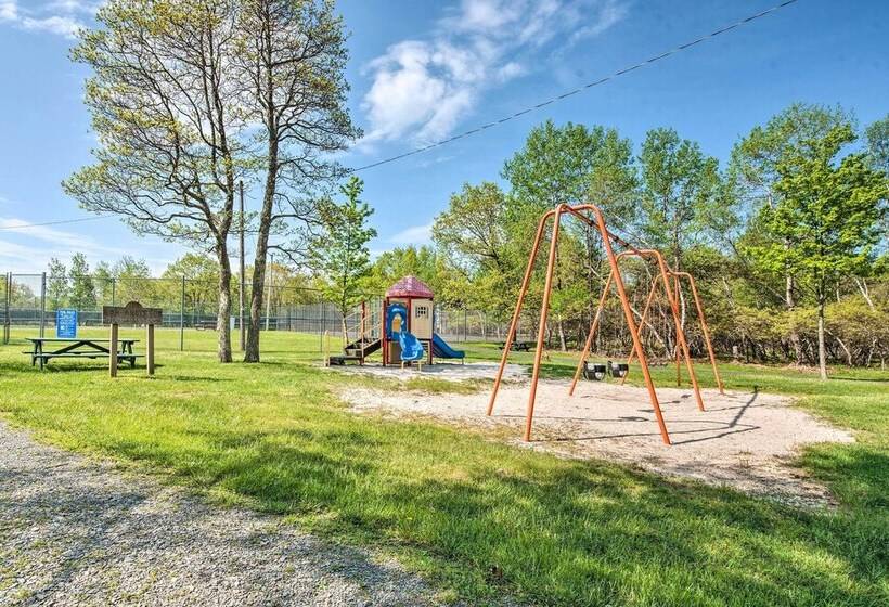 Family Friendly Albrightsville Cabin: Deck & Views