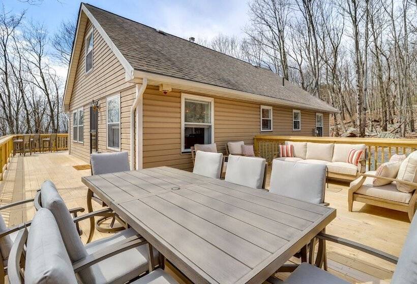 Family Friendly Albrightsville Cabin: Deck & Views