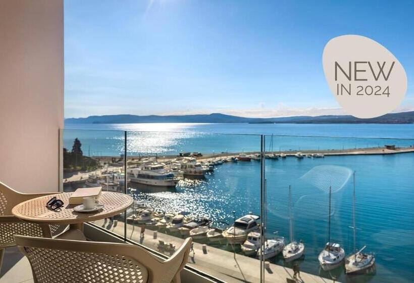 هتل Aminess Younique Narrivi