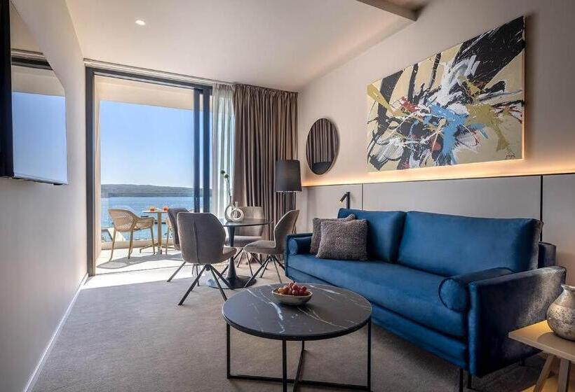 ホテル Aminess Younique Narrivi