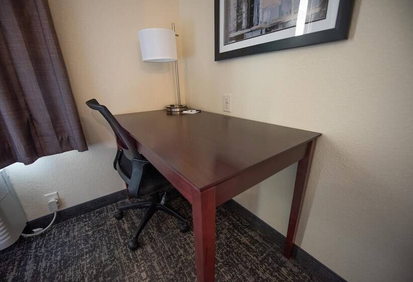 Отель Cobblestone Inn & Suites   Julesburg