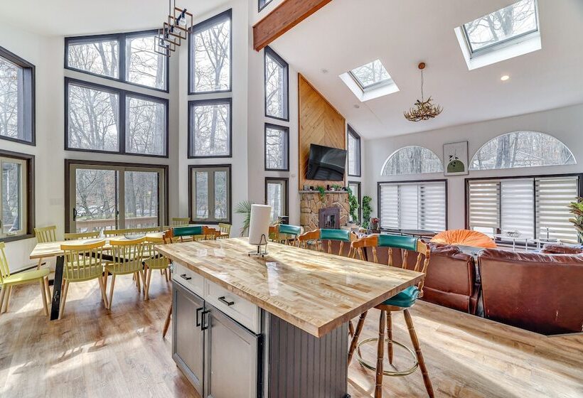 Lakefront East Stroudsburg Home W/ Hot Tub + Deck!