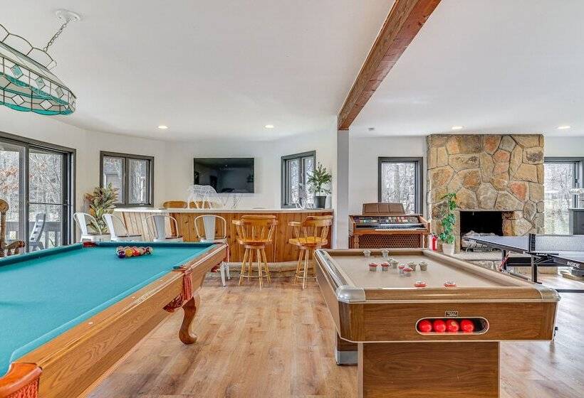 Lakefront East Stroudsburg Home W/ Hot Tub + Deck!