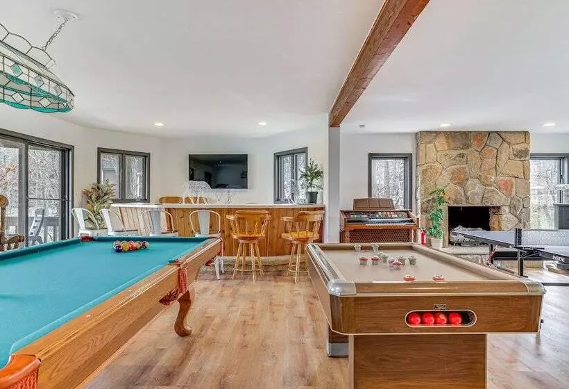 Lakefront East Stroudsburg Home W/ Hot Tub + Deck!