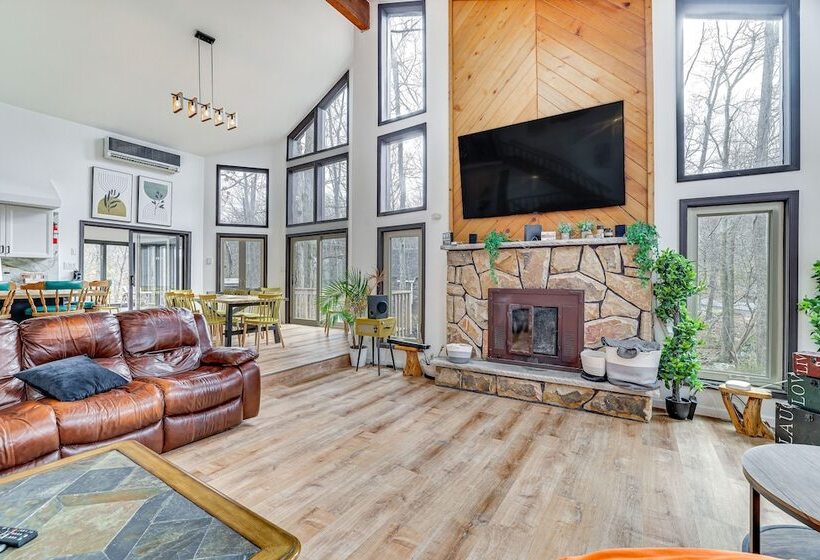 Lakefront East Stroudsburg Home W/ Hot Tub + Deck!