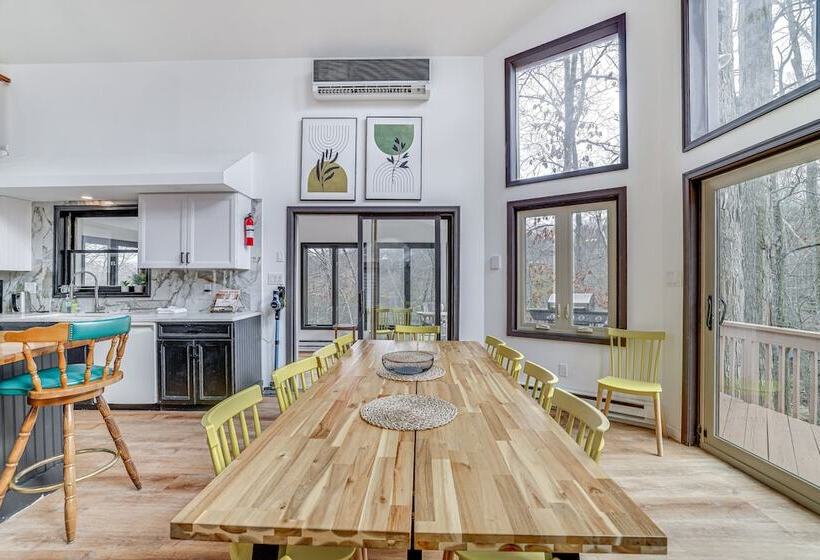 Lakefront East Stroudsburg Home W/ Hot Tub + Deck!